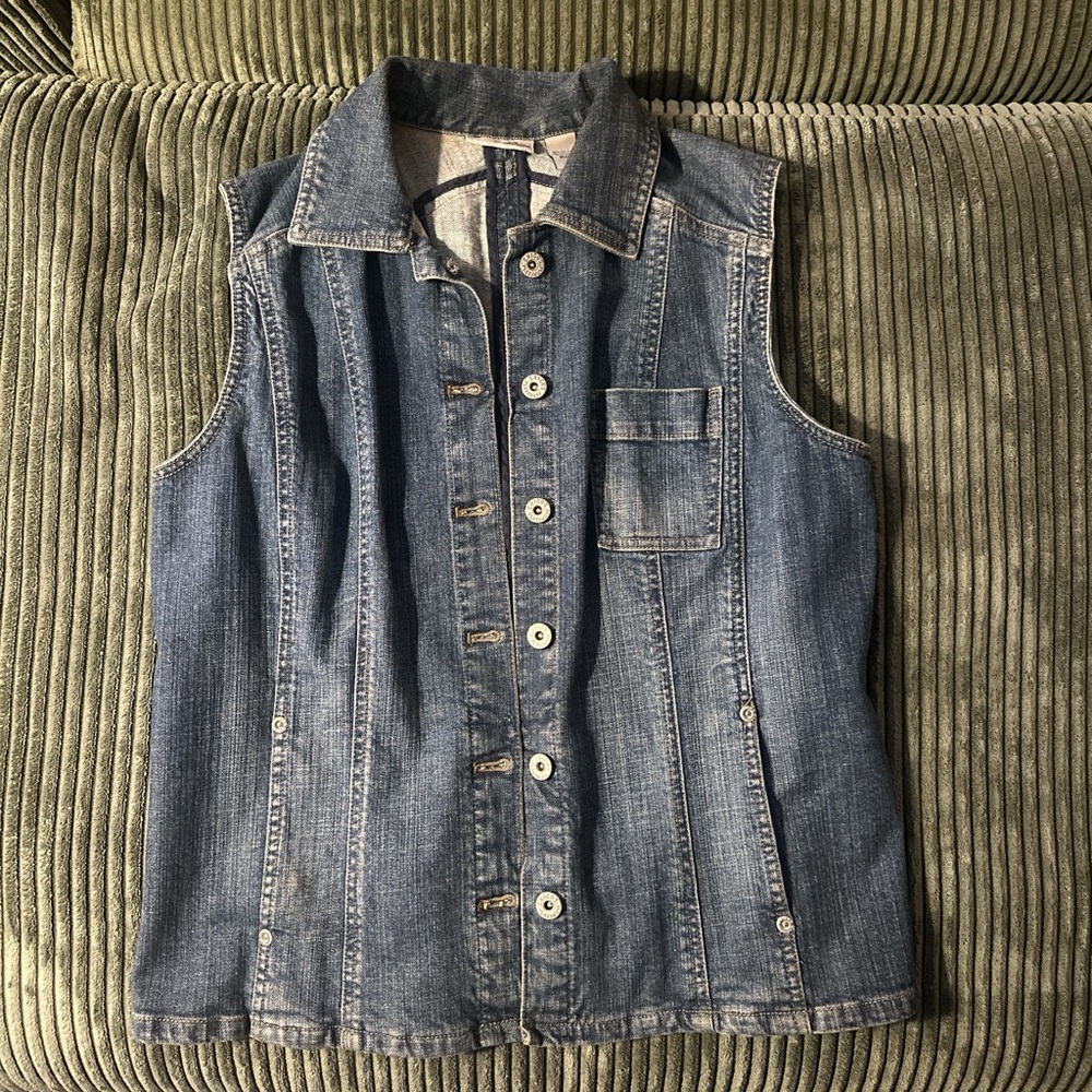 Chic Denim Button-Up Vest